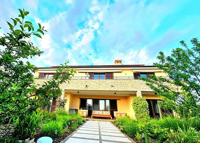 Villa Sloboda Apartments * Pinezići