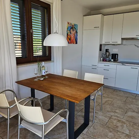 Villa Sloboda Apartments Pinezići
