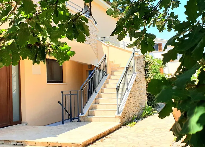 Apartamento Villa Sloboda Apartments Pinezići
