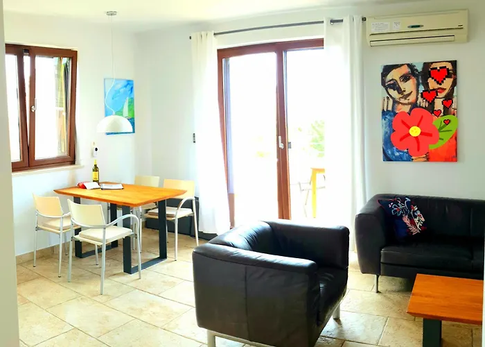 Villa Sloboda Apartments Pinezići